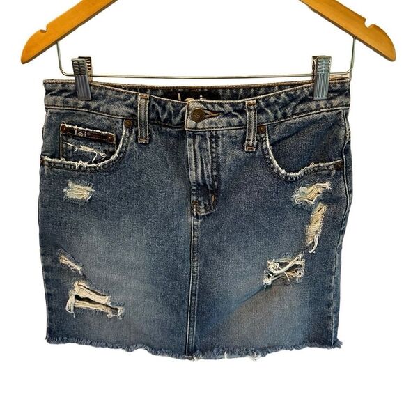 Y2K LEI Distressed Denim Mini Skirt Juniors Size 5 Blue Raw Hem Low Rise Vintage - Picture 1 of 9